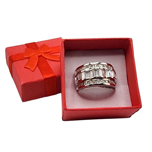 Unisex Sterling Band CZ Baguettes & Square Cuts Channel Set in Scalloped Ring - Picture 1 of 9
